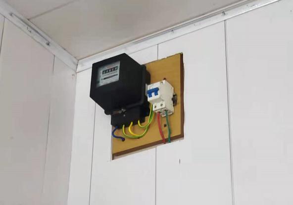 DƬ